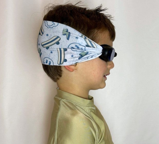 side view of blue and green skateboards and smiley faces kids swim goggles with adjustable fabric strap and floatable goggles – Snappy Goggles